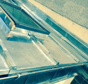 Toit en zinc avec vélux