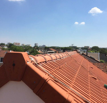 Faitage d'un toit en tuile